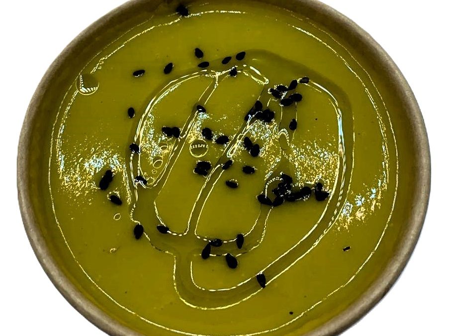 Crema thay con leche de coco, cilantro y lima