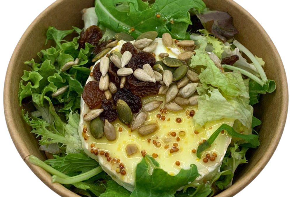 Brotes verdes con uvas rojas