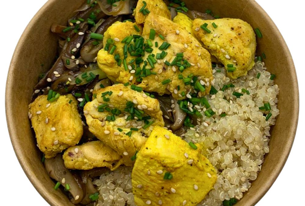 Pollo con quinoa, verduras y cúrcuma