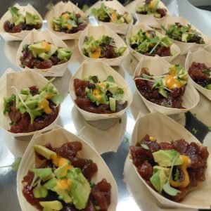 Caja de cucharadita de tartar de atún